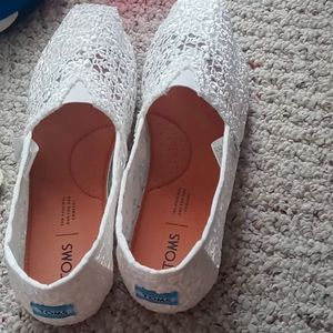 Slip on laced shoes